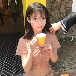 明星93年生的她已经出道10周年南韩国民妹妹iu越来越美了