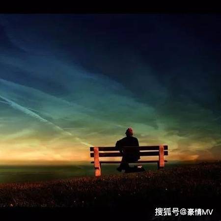 一个人独坐沉思的伤感图片孤独一个人背影图片素材