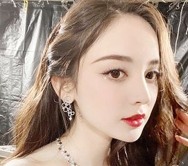 大陆奇迹美女古力娜扎亮相mama盛典,韩国网友连连夸赞