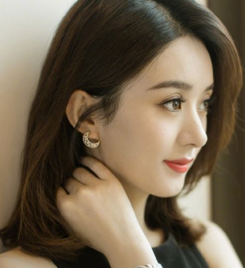 赵丽颖宣布复出后,首次转发微博,看清微博内容后要粉她一辈子